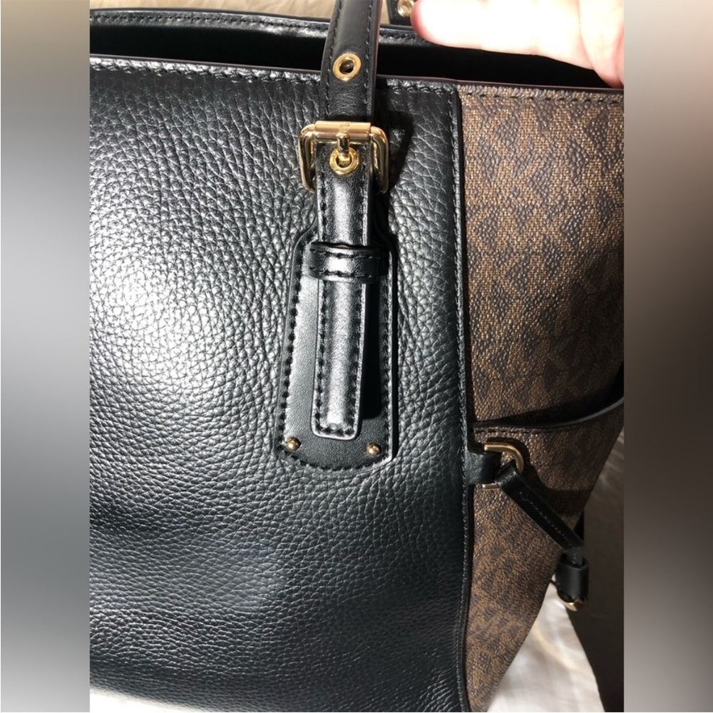 Michael Kors Signature Voyager East West Tote In Multi Black & Brown Giraffe NWT - Picture 11 of 16
